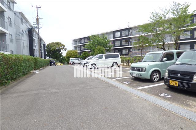 駐車場　停めやすい駐車場です。