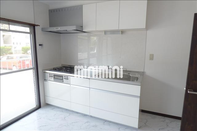 キッチン　新品のシステムキッチンは気持ちよく使えますね。