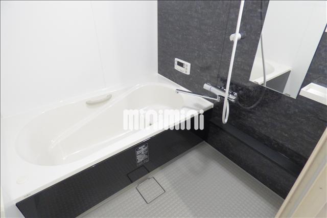 バス・シャワールーム　浴室広々、毎日の疲れはお風呂で癒したいです。