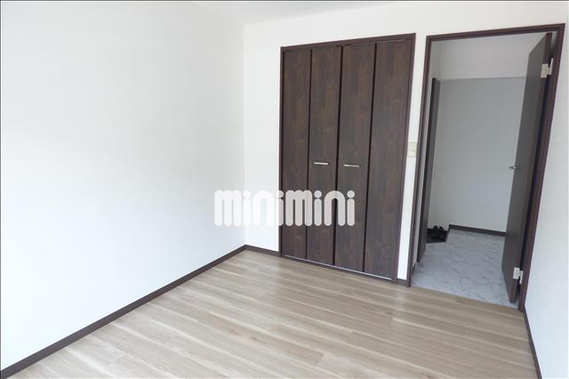 居室・リビング　ベッドが置けます。