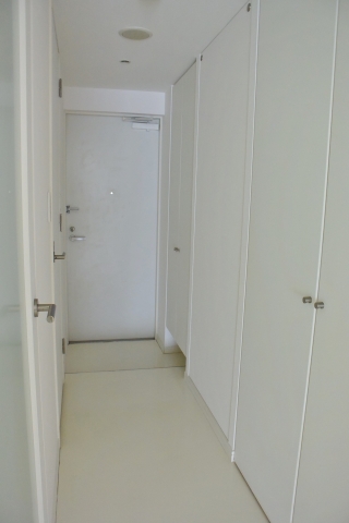 玄関　※別部屋の参考写真です。