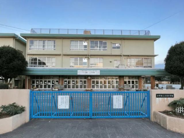 小学校　小平市立上宿小学校（小学校）まで813m