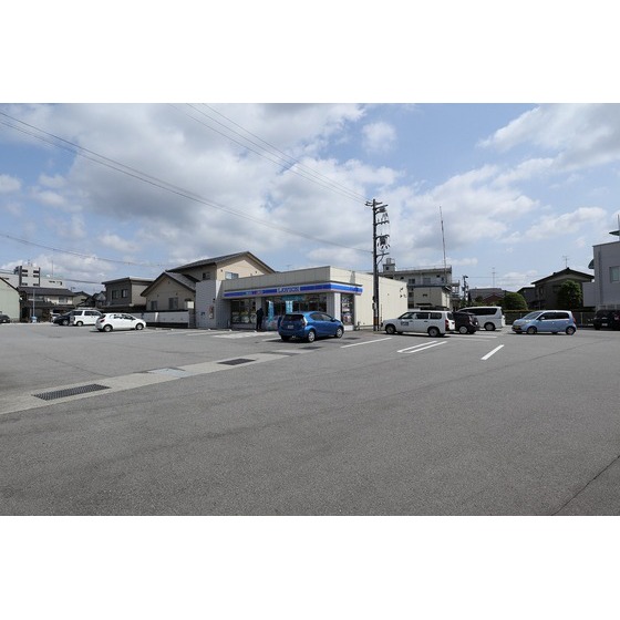 コンビニ　ローソン富山大泉本町二丁目店（コンビニ）まで350m