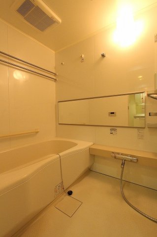 バス・シャワールーム　※別部屋参考写真