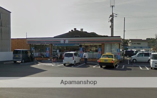 コンビニ　セブンイレブン（コンビニ）まで126m