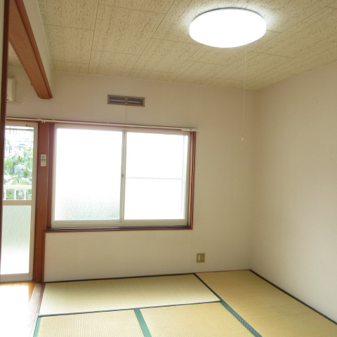 居室・リビング　和室と洋室の２間