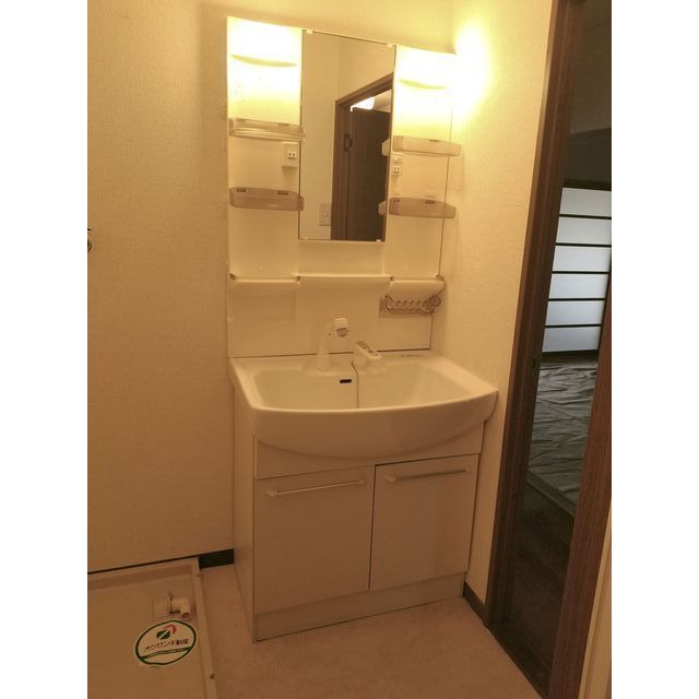 洗面設備　別部屋参照・現状優先