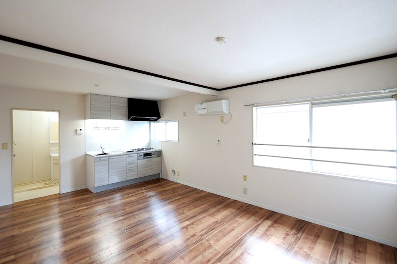 居室・リビング　広々11.8畳のリビング☆エアコン付きで快適です☆