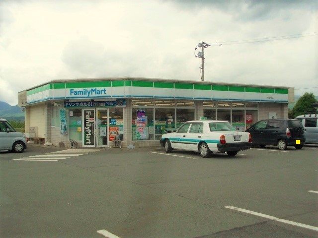 コンビニ　ファミリーマート内牧店（コンビニ）まで400m