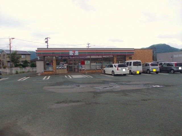 コンビニ　セブンイレブン内牧店（コンビニ）まで750m