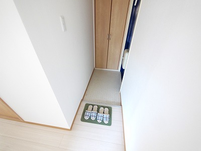 玄関　収納もある玄関です