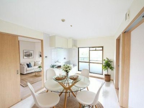 居室・リビング　CGで家具等を配置したもので家具等は含まれません