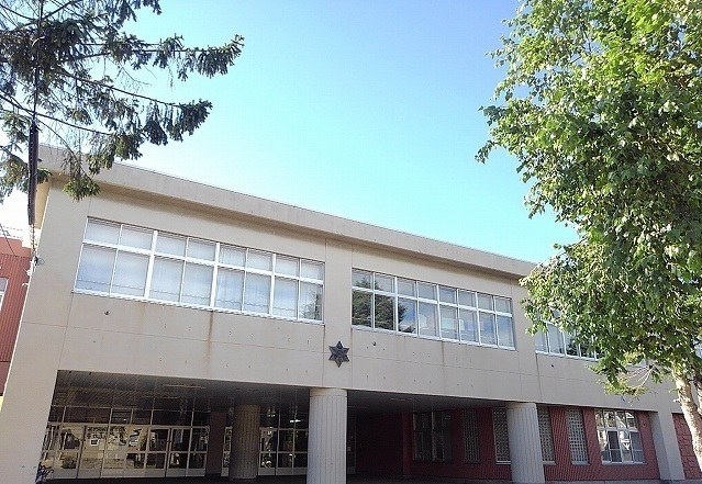 小学校　前田中央小学校（小学校）まで520m