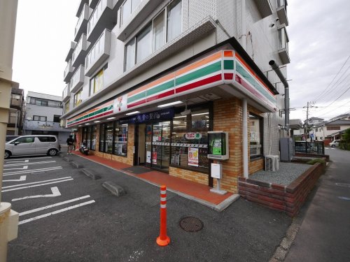 コンビニ　セブンイレブン横浜上倉田店（コンビニ）まで912m