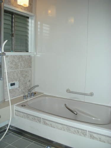 バス・シャワールーム　お問合せ番号：2002832-7