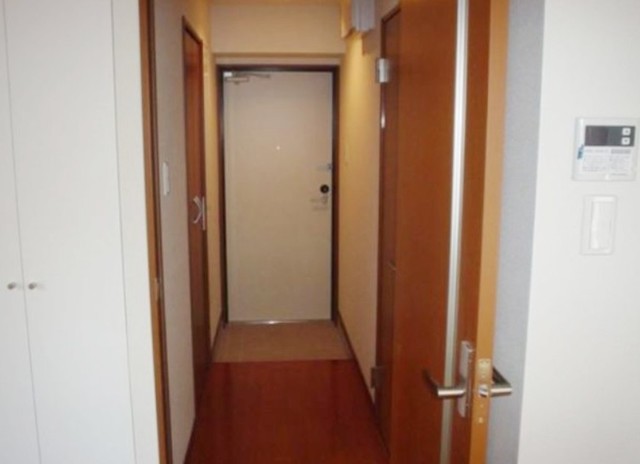 玄関　※別部屋の参考写真です。