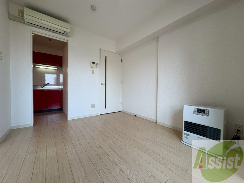 居室・リビング　リビングは白を基調としていて明るい印象ですね！