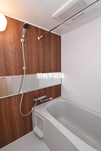 バス・シャワールーム　写真は同シリーズ別物件