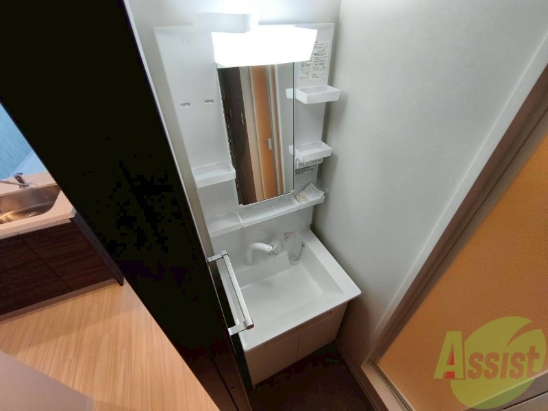 洗面設備　独立洗面台です。大きくてよいですね。シャンプーもできます！