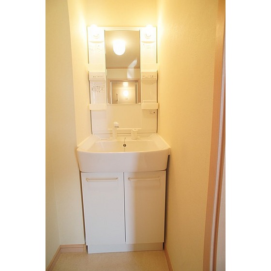 洗面設備　朝の支度も楽々なシャンプードレッサー