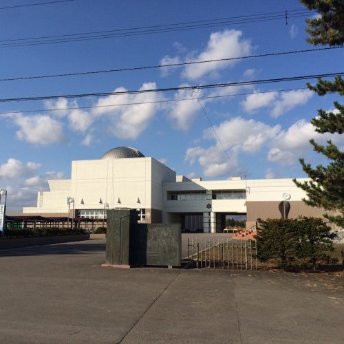 中学校　北斗市立上磯中学校（中学校）まで908m