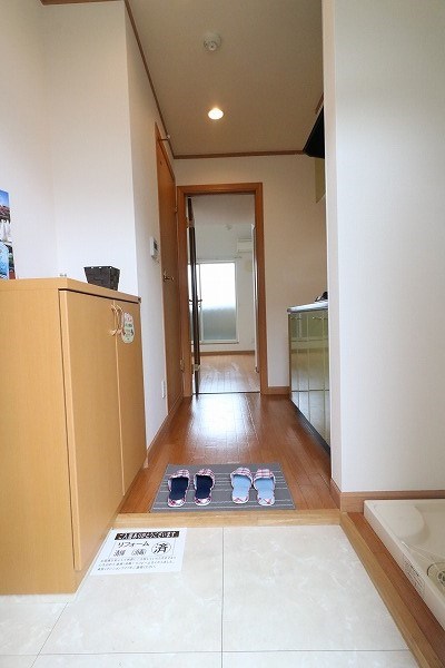 玄関　玄関にはシューズボックスがついています。