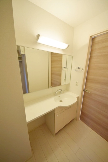 洗面設備　※反転タイプのお部屋のお写真です