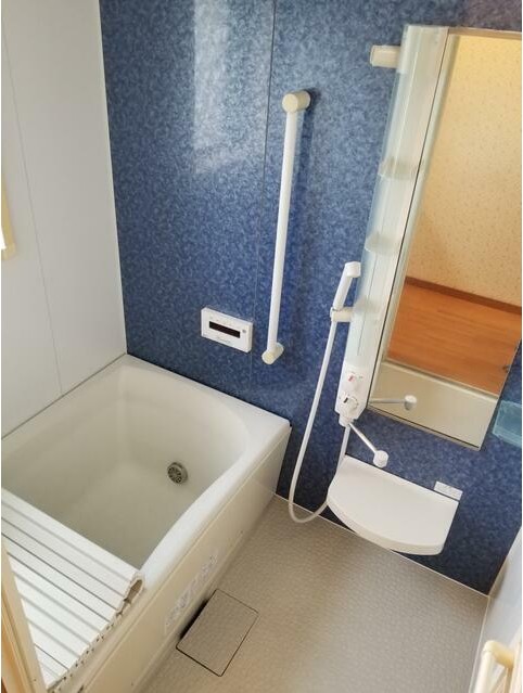 バス・シャワールーム　ご家族や長時間入浴に便利な追い炊き機能付きです♪