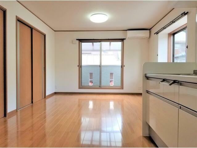 居室・リビング　使いやすい形の為、レイアウトを楽しめます♪