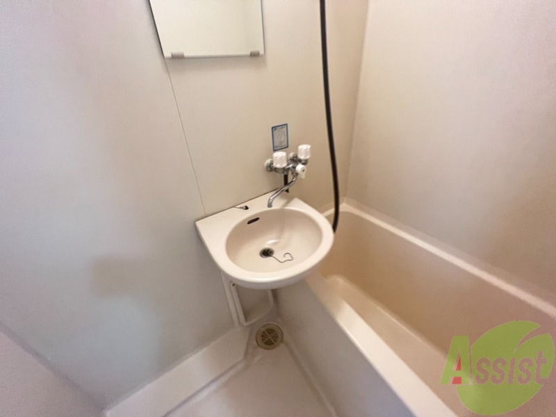 バス・シャワールーム　１人暮らしにはピッタリのサイズ感ですね！