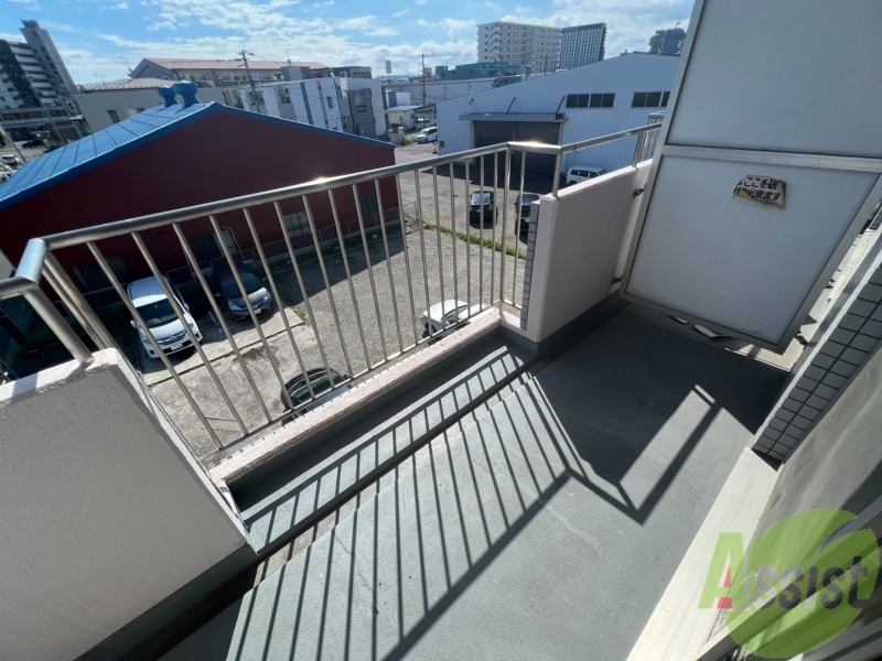 バルコニー　バルコニーがあるので洗濯物は外に干せそうですね～