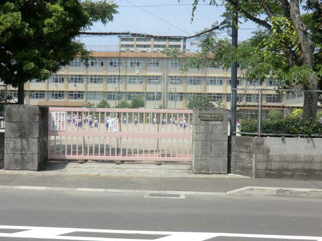 小学校　鹿児島市立荒田小学校（小学校）まで684m