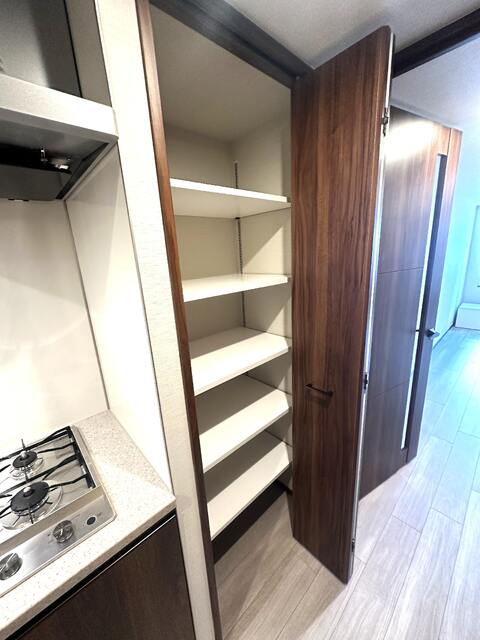 バルコニー　◆便利なキッチン横収納◆