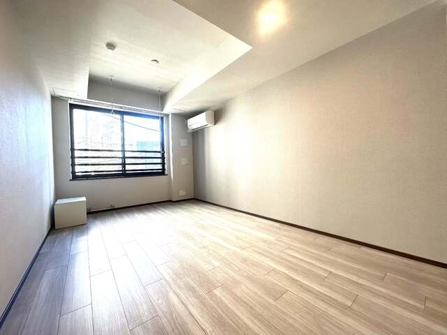 居室・リビング　◆エアコン付き・ゆとりある８帖の洋室◆