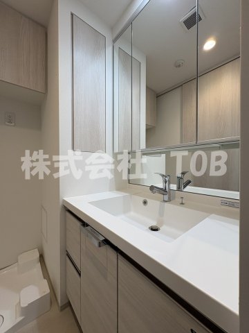 洗面設備　3面鏡シャンプードレッサー