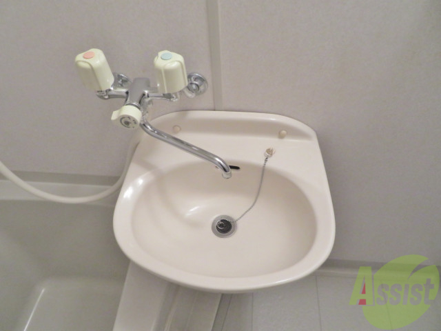 洗面設備　洗面台はコンパクトですが使いやすそうですね。