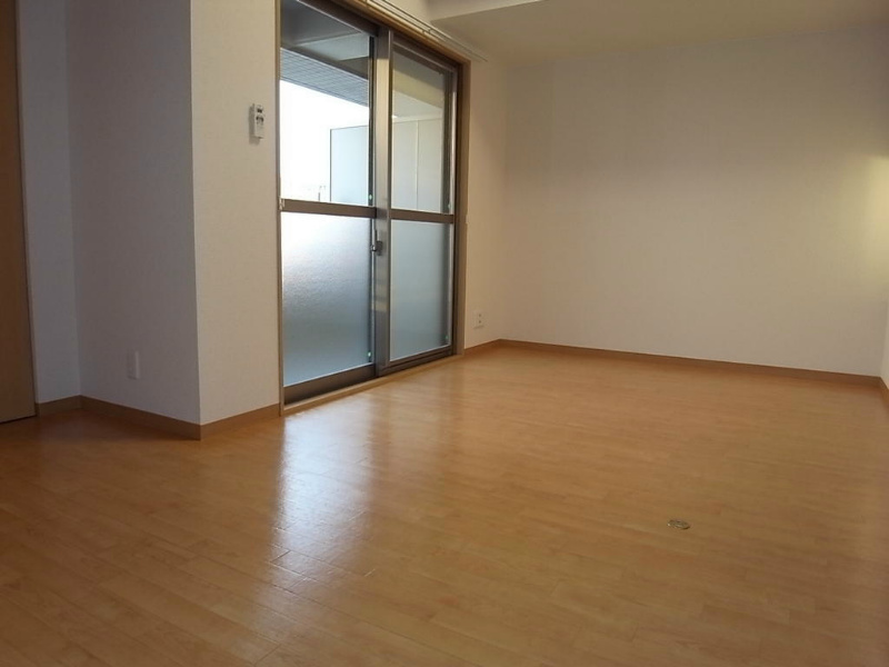 バルコニー　ＬＤＫ9.5帖　洋室6帖とつなげても仕切っても使えます