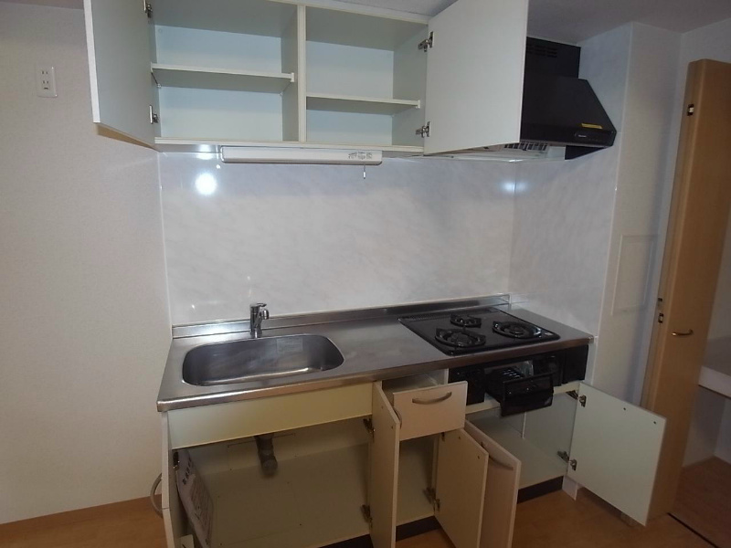 キッチン　システムキッチン（ガス3口・グリル付）