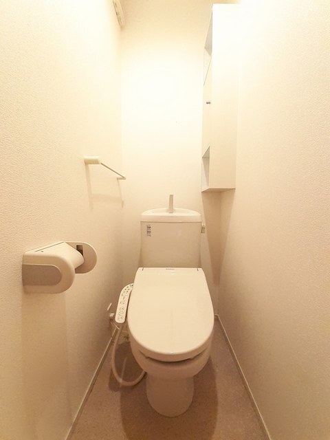 トイレ　温水洗浄便座