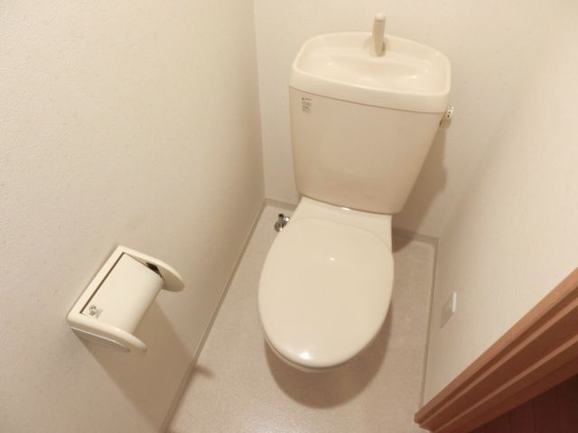 トイレ　シンプルなトイレです