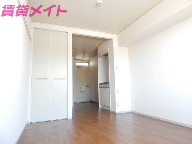 居室・リビング　同物件別室写真