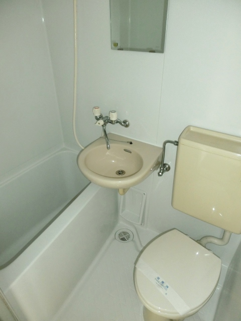 バス・シャワールーム　手入れのしやすいバスルーム。 （※参考写真）