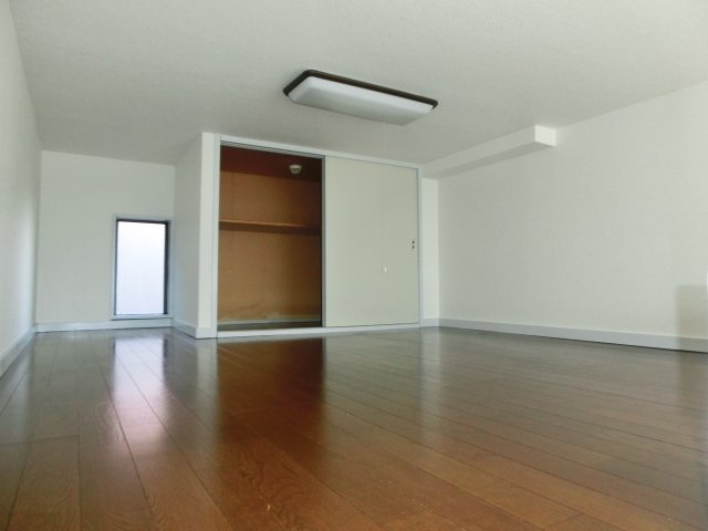 その他部屋・スペース　寝室にもなる広いロフトスペース。 （※参考写真）