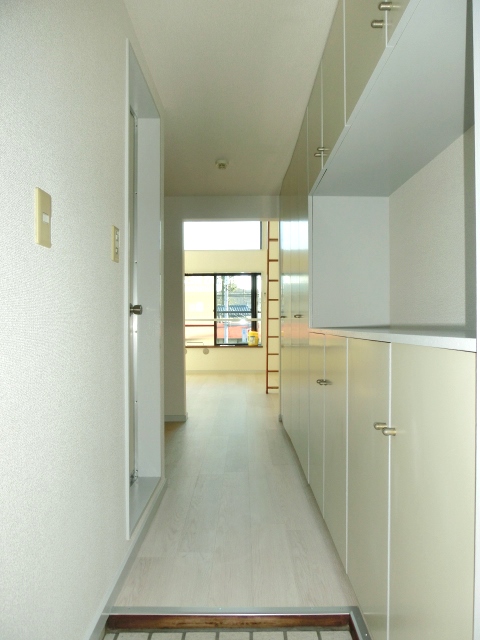 玄関　玄関入るとこんな感じ。 （※参考写真）