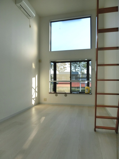 居室・リビング　天井の高い居住スペース。 （※参考写真）