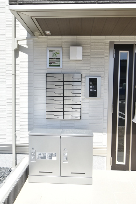 エントランス　宅配ボックス、オートロック