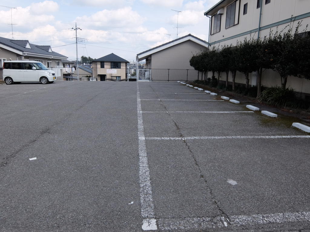 駐車場　広い駐車場