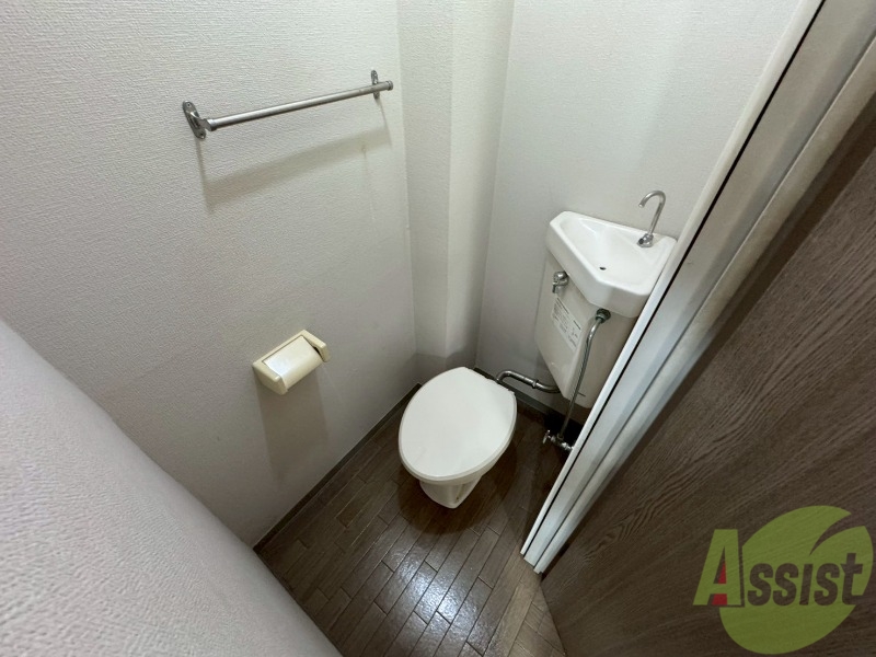 トイレ　こちらはトイレです。清潔感があり、安心して使用できます。