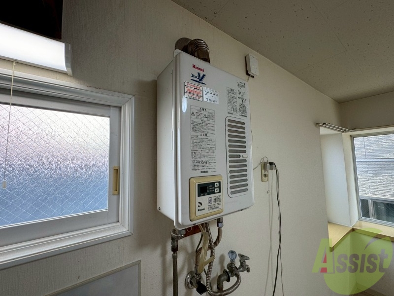 その他設備　給湯器は簡単操作で温度調整ができますよ。