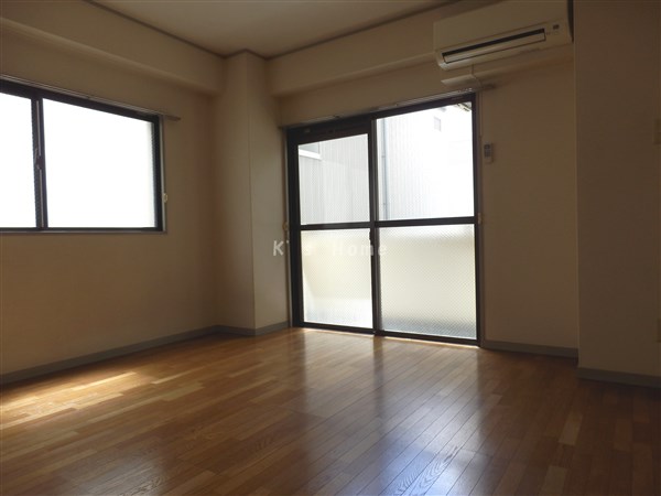 居室・リビング　2面窓で明るいお部屋